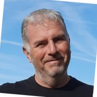 Headshot Thomas DELA